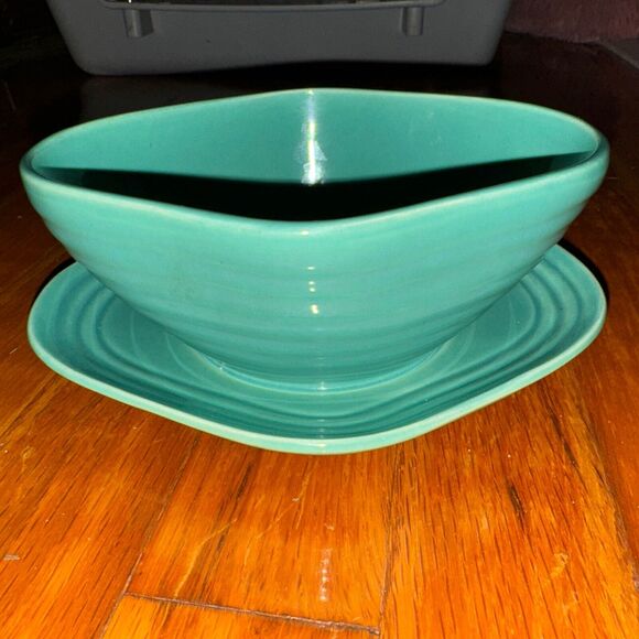 Bauer Los Angeles Pottery Gravy Boat w Attached Drip Plate Turquoise Vintage - Picture 1 of 7